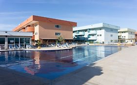 Apê aconchegante condomínio beira lagoa c/piscina